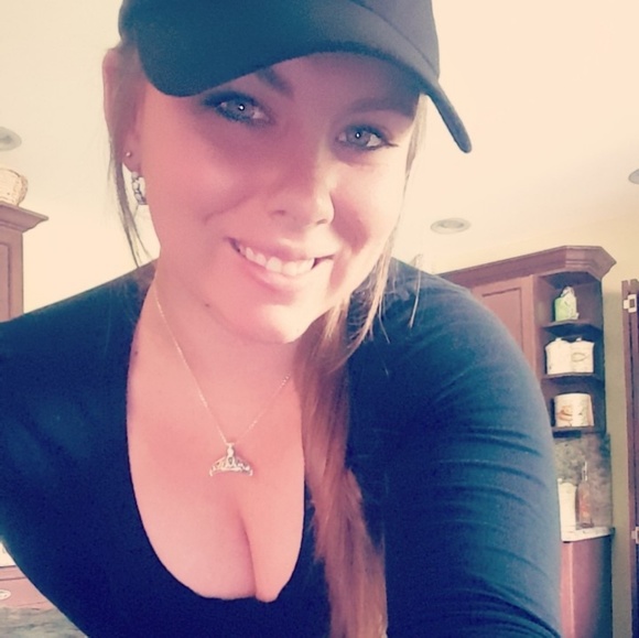 Meet your Posher, Kacie - Picture 2 of 2